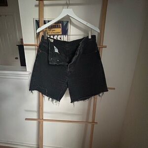 Levi’s 501 Mid Thigh Shorts- Size 29